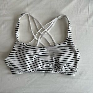 ⚡️ FLASH SALE Victoria secret strappy back sports bra size Small